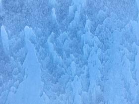 大自然的写意 北京雪后地面现“中式山水画”