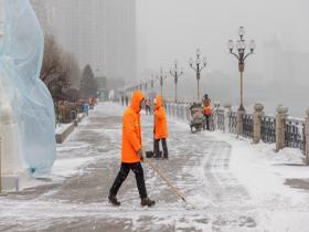 吉林迎来降雪 城市披银装