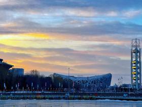 北京金色朝霞绚烂 给寒冬添一抹亮色