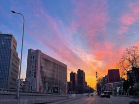 北京橙粉朝霞装扮天空 美如画卷