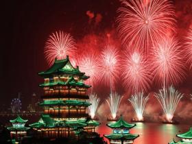 烟花璀璨映新春 年味氛围感拉满