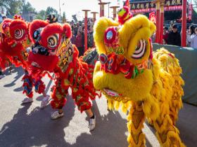 回望传统年味：庙会好戏不断 经典年俗贺新春