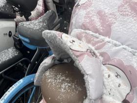 北京多地已出现降雪 道路结冰黄色预警生效中