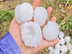 强对流天气来袭 广西百色降下冰雹