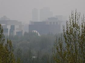 北京天空灰蒙 能见度不佳