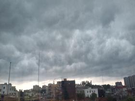 强对流天气来袭 广东化州乌云压城