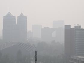 今天北京有雾来扰能见度不佳 建筑物若隐若现