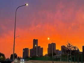 北京雨后橙色晚霞漫天 上演极致视觉盛宴
