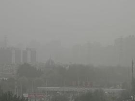 沙尘开始影响北京 多地天空昏黄