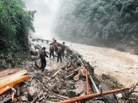 南方仍将有大范围降雨 一组图直击影响现场