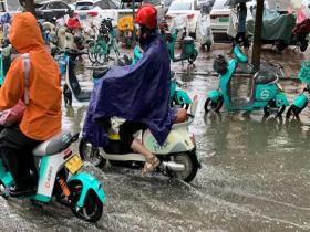 河北石家庄出现降雨天气 影响早高峰出行