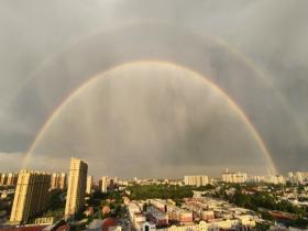 雨后小惊喜 河北保定双彩虹横跨天际