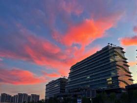 北京今晨现金粉朝霞 唯美浪漫