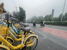 今晨北京出现分散性降雨 能见度不佳