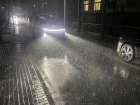 今天傍晚北京出现降雨 多道路积水影响晚高峰出行
