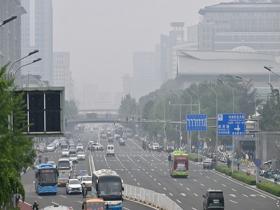 北京天气进入“焖蒸”模式 天空能见度不佳