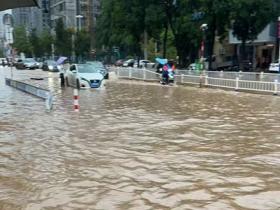 强降雨来袭 福建莆田部分路段积水严重