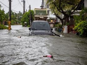 受台风“米克拉”影响 台湾出现强降雨天气