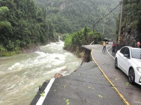 “巴威”来袭浙江多地风大雨强 一组图直击各地影响现场