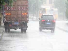 受台风“巴威”影响 山东威海出现明显降雨