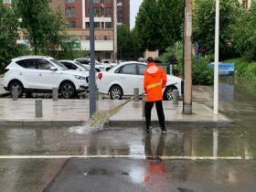 今晨河北石家庄迎降雨 路面湿滑影响出行