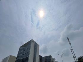 北京天空太阳高挂 焖蒸感上线