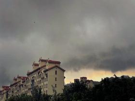 北京上空乌云密布 风雨欲来