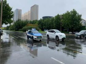 今晨河北石家庄降雨影响早高峰