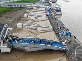 台风“白海豚”逼近 游客从南麂岛撤离上岸