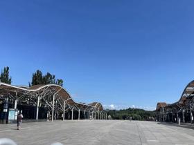 北京雨后阳光上线 天空解锁“水洗蓝”