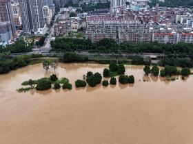 广西南宁：受台风“紫檀”影响 邕江水位上涨