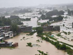 台风“沙德尔”携强风雨影响福建 一组图直击现场