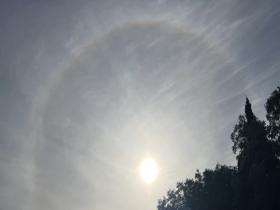 今晨北京天空现日晕景观