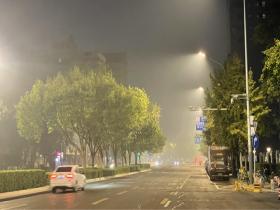 今天早晨北京多地有雾出没 能见度不佳