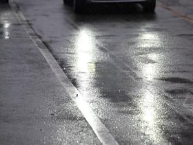 今晨北京降温明显冷意十足 早高峰时段遇降雨