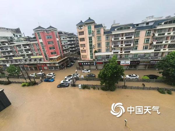 福建泉州石狮启动暴雨Ⅰ级应急响应