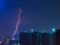 闪电划破夜空（摄影：刘英轶）