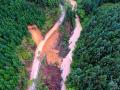 金城江区：塌方的进村道路（摄影：韦家宝）