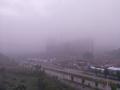 被浓雾笼罩的城区（摄影：詹莹玉）