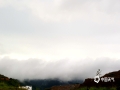 中国天气网广西站讯 19日傍晚，西林县城雨水停歇，阳光露脸，高山地区现壮观的云雾奇观，画面令人惊叹！（图文/莫保结）