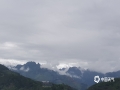 中国天气网广西站讯 6月29日早上，雨后的西林县空气湿度较大，地面风速小，高海拔地区云雾缭绕，远处高山若隐若现，宛如仙境一般。（图文/莫保结）