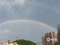 中国天气网广西站讯 7月22日下午17时许，百色市平果县城突降阵雨，雨后县城上空出现了少见的双彩虹景象。（文/何翔 ​图/覃碧）