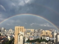 中国天气网广西站讯 7月22日下午17时许，百色市平果县城突降阵雨，雨后县城上空出现了少见的双彩虹景象。（文/何翔 ​图/何翔）