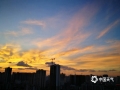 中国天气网广西站讯 26日傍晚，南宁又用绚丽多姿的晚霞给晴热的一天降下了帷幕。（图韦坚 陈设广）