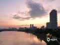 中国天气网广西站讯 9月3日，南宁天气晴好，天空变幻多姿，摄影师用镜头记录下了天空的这场“变装秀”。（摄影：陈设广）