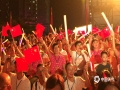中国天气网广西站讯 9月30日晚上，2019中国柳州国际水上狂欢节暨水上休闲运动会在美丽的柳江河畔——金沙角拉开帷幕。开幕式晚会以“奋进柳州、筑梦辉煌”为主题，分为《盛世龙城》和《山水狂欢》上下两篇，在山水映照的江面舞台上，演员们用热情歌舞表达了对祖国深深的热爱。晚会以一场烟火秀收尾，四大篇章的烟火演绎不同的主题和造型，这也是时隔6年后，柳州再现大型烟火秀，这是一场光与影完美结合的演出，让市民游客感受了一场声与美的盛宴。（文/李宜爽 图/李瀛）