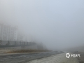 中国天气网广西站讯 今天（10日）早晨，受地面辐射降温影响，西林高山大部地区都出现了辐射雾，最低能见度不足100米，四周处处都是白茫茫一片，让人看不真切。西林县气象台于10日08时12分发布大雾橙色预警信号，提醒公众做好防范。（图文/莫保结）