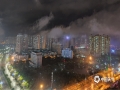 中国天气网广西站讯 2月14日晚，来宾市电闪雷鸣，大雨倾盆。20时后雨水暂歇，云雾缭绕，夜色迷人。（文/苏庆红 图/覃辉）