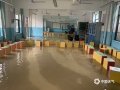 图为百色田东遭遇大暴雨袭击，强降雨导致田东县中山小学出现严重内涝，全校停课1天。（图/黄春园）