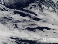 当地时间2013年3月11日，海洋层积云在南印度洋上空延伸开来。NASA水卫星(Aqua satellite)上的中解析度影像光谱辐射仪(MODIS)拍摄到了这张自然色彩的照片。照片中显眼的云层在开阔的海洋上空自西北往东南方向粗犷地奔腾着。（NASA/eyevine/版权图片 来源视觉中国）